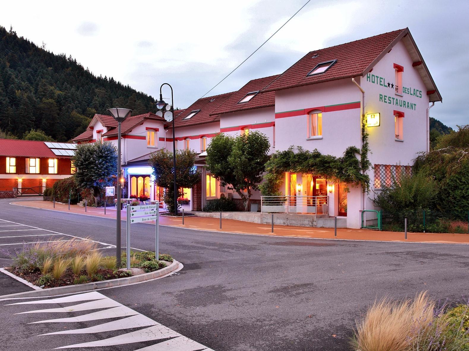 Logis Hotel & Restaurant Des Lacs Celles-sur-Plaine Екстер'єр фото