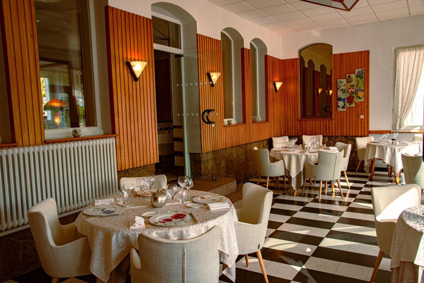 Logis Hotel & Restaurant Des Lacs Celles-sur-Plaine Екстер'єр фото