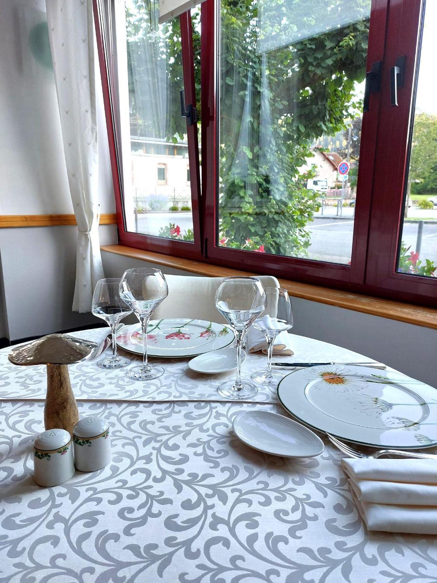 Logis Hotel & Restaurant Des Lacs Celles-sur-Plaine Екстер'єр фото