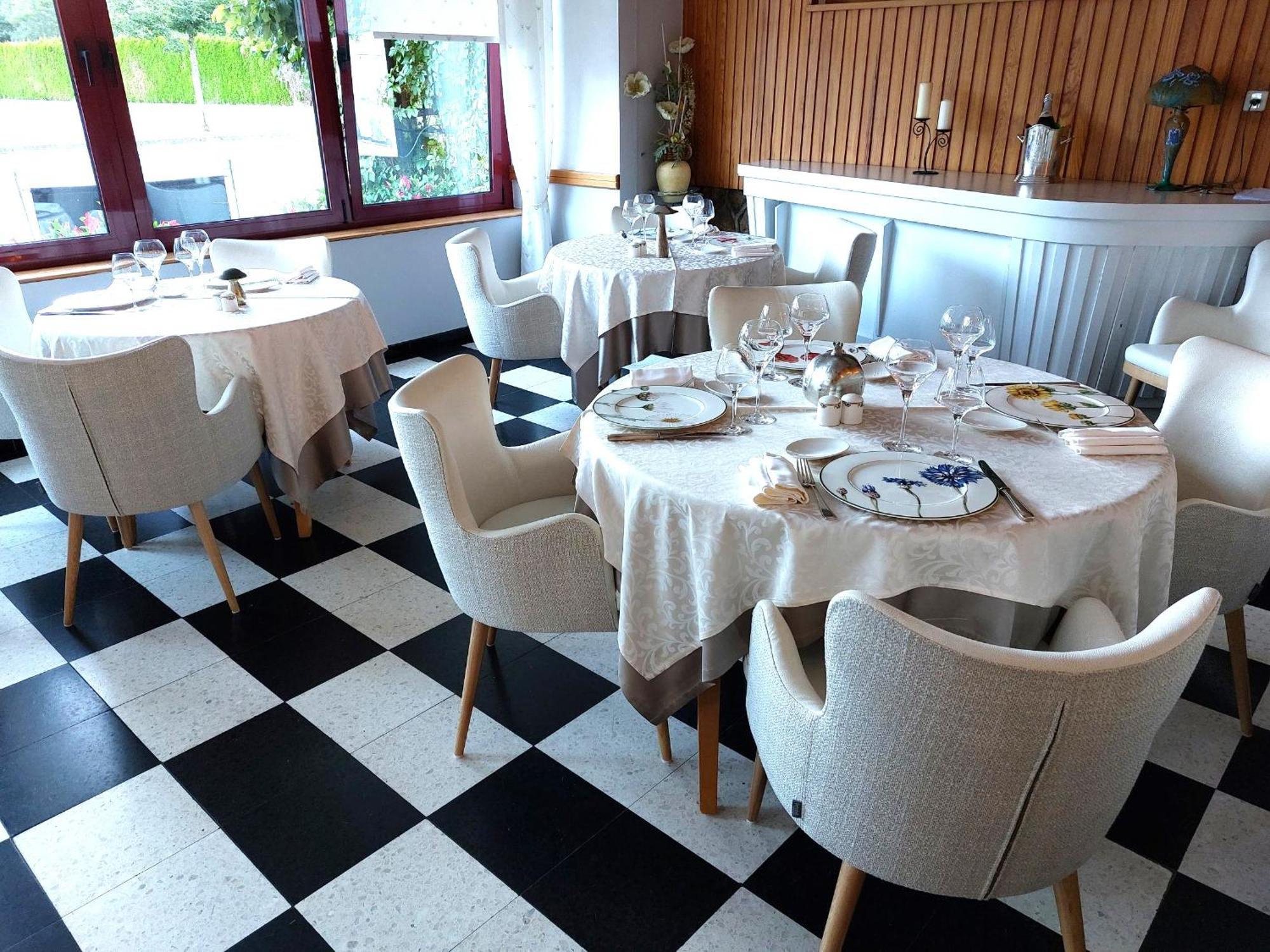 Logis Hotel & Restaurant Des Lacs Celles-sur-Plaine Екстер'єр фото