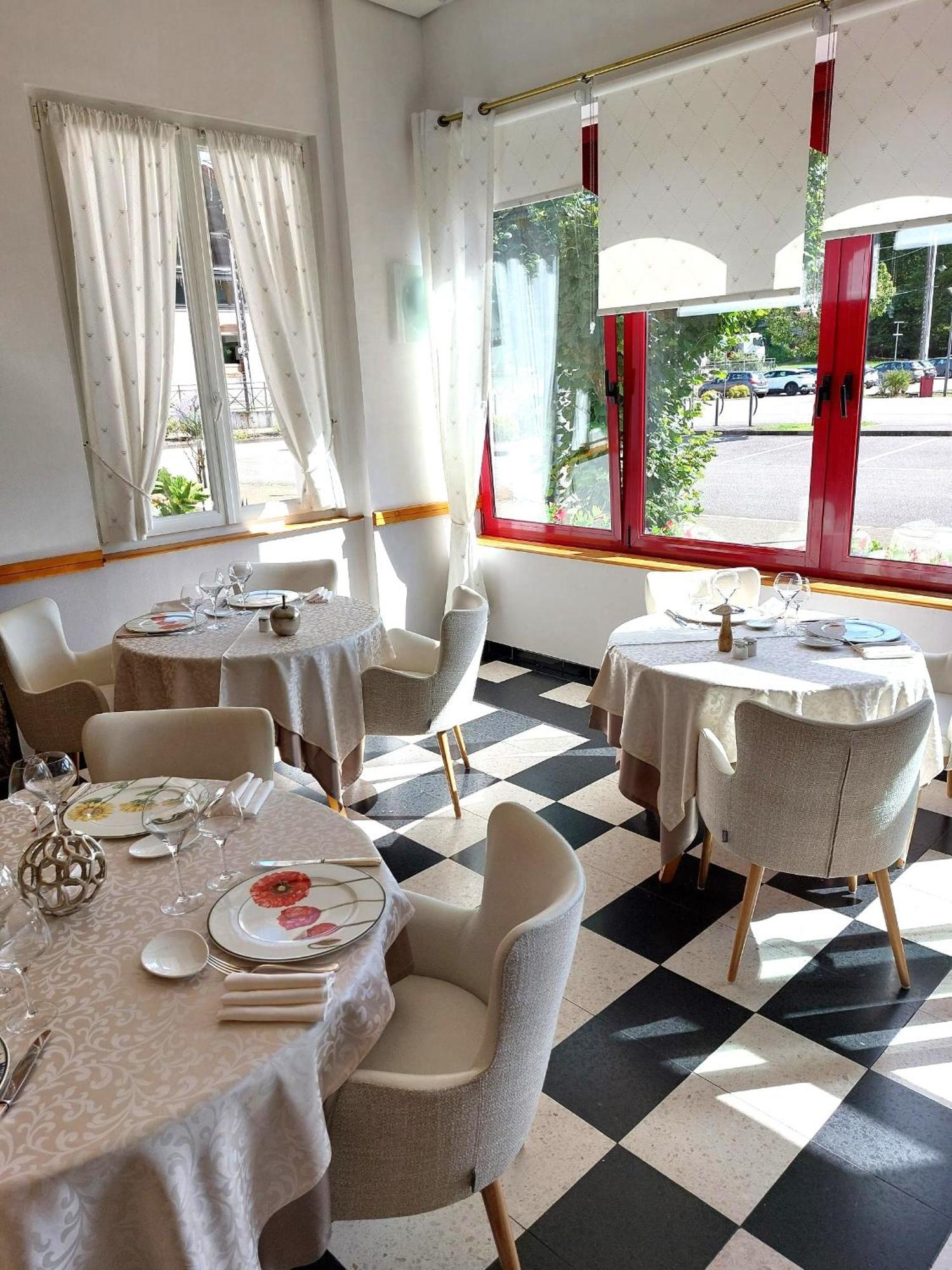 Logis Hotel & Restaurant Des Lacs Celles-sur-Plaine Екстер'єр фото