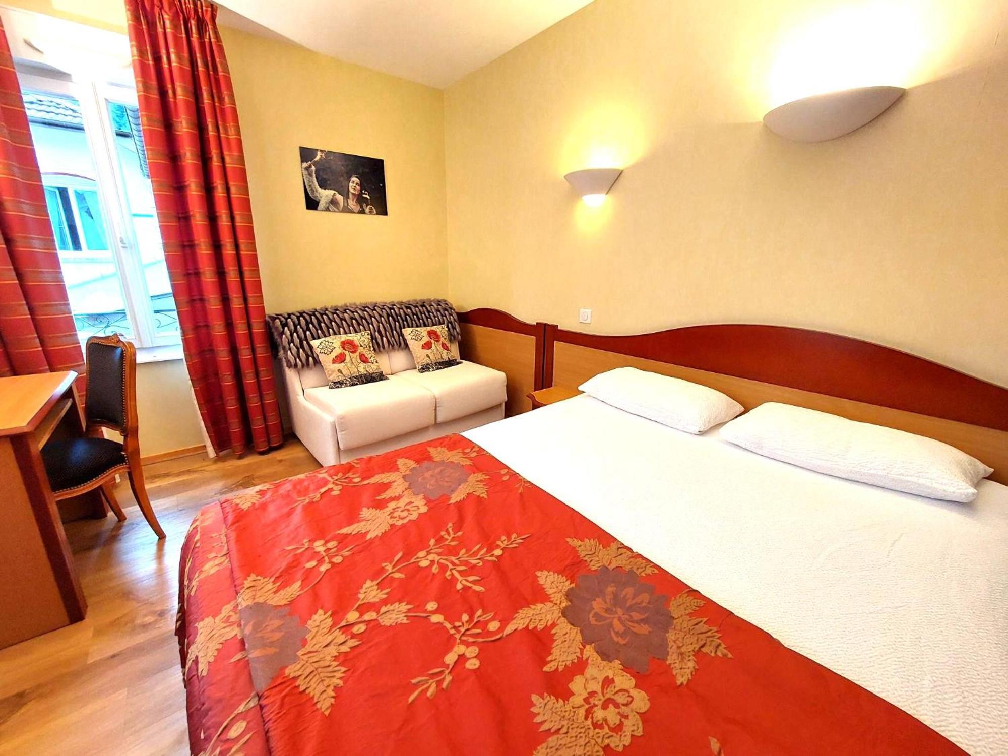Logis Hotel & Restaurant Des Lacs Celles-sur-Plaine Екстер'єр фото